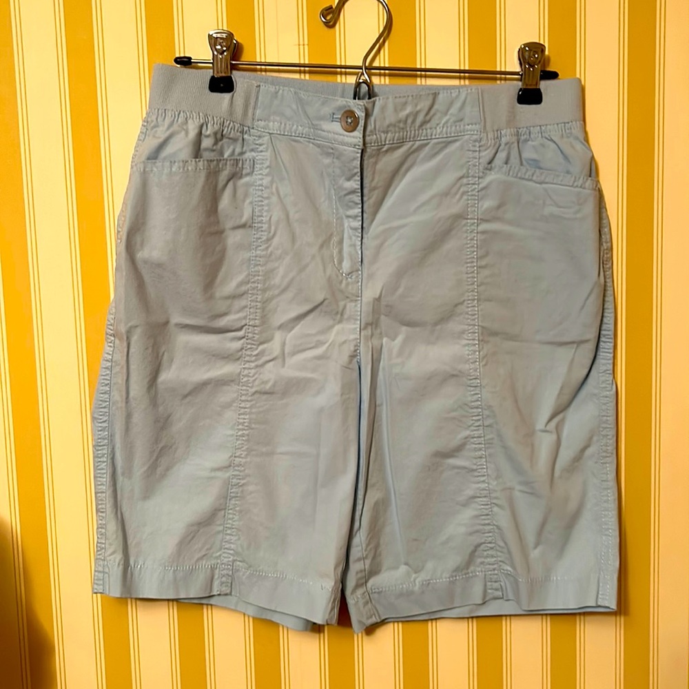 Chico’s elastic back Dock Shorts, Size 0 inseam 8” in chambray blue